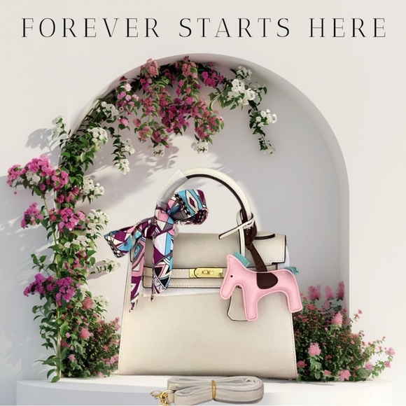 New Women’s White Leather Elegant Handbag Crossbody Lock & Key Pony Decoration - Picture 1 of 6
